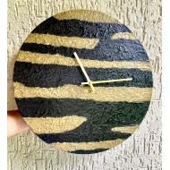 laikrodis "Metalo juosta" dengtas juodosios geležies metalu + žalvariu.  39,5cm skersmens