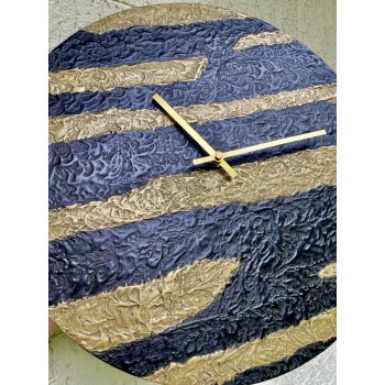 laikrodis "Metalo juosta" dengtas juodosios geležies metalu + žalvariu.  39,5cm skersmens