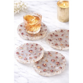 "Prabangus komplektas su rožių lapeliais"