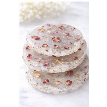 "Prabangus komplektas su rožių lapeliais"